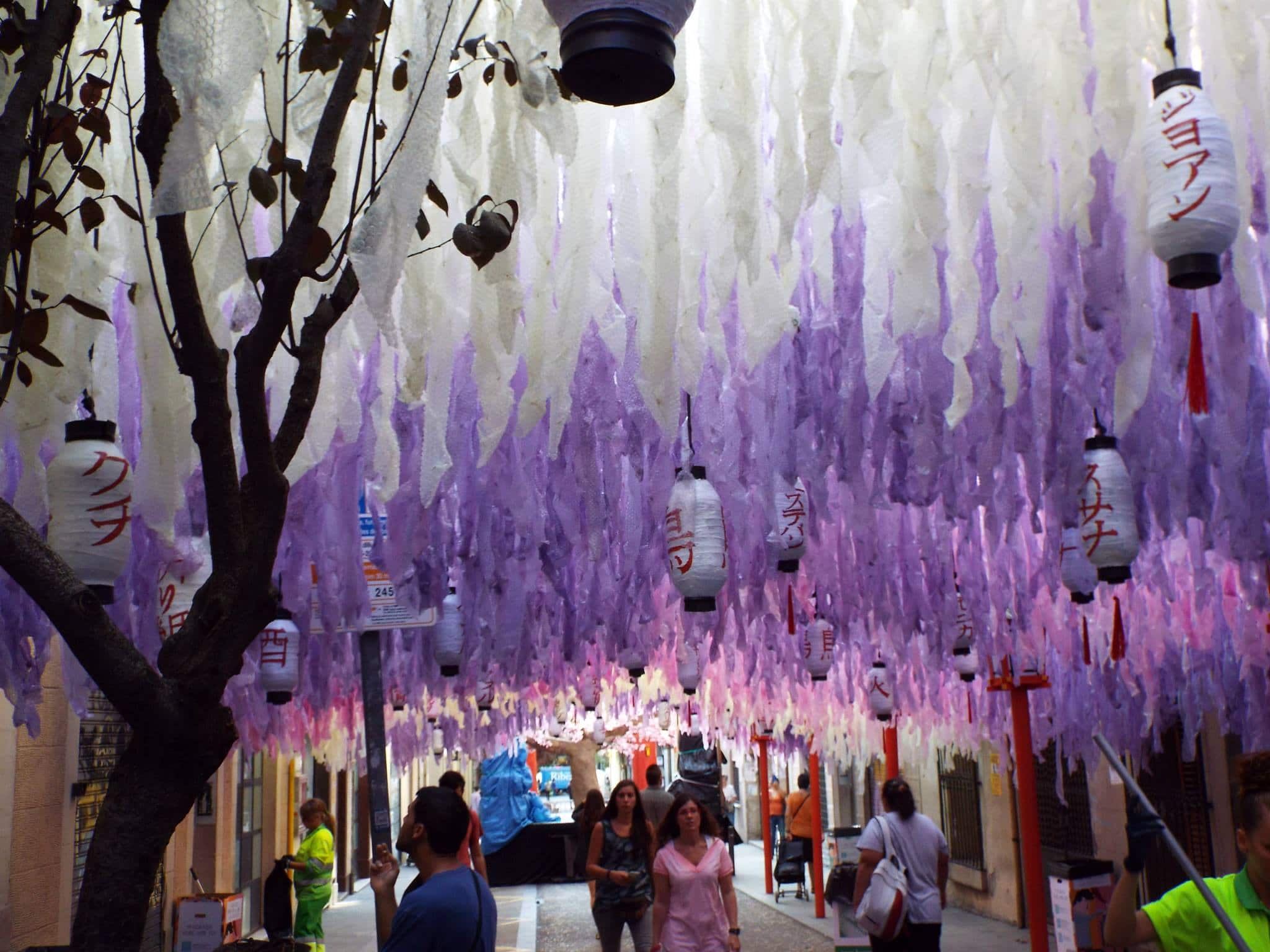 Rue décorée à Gracia